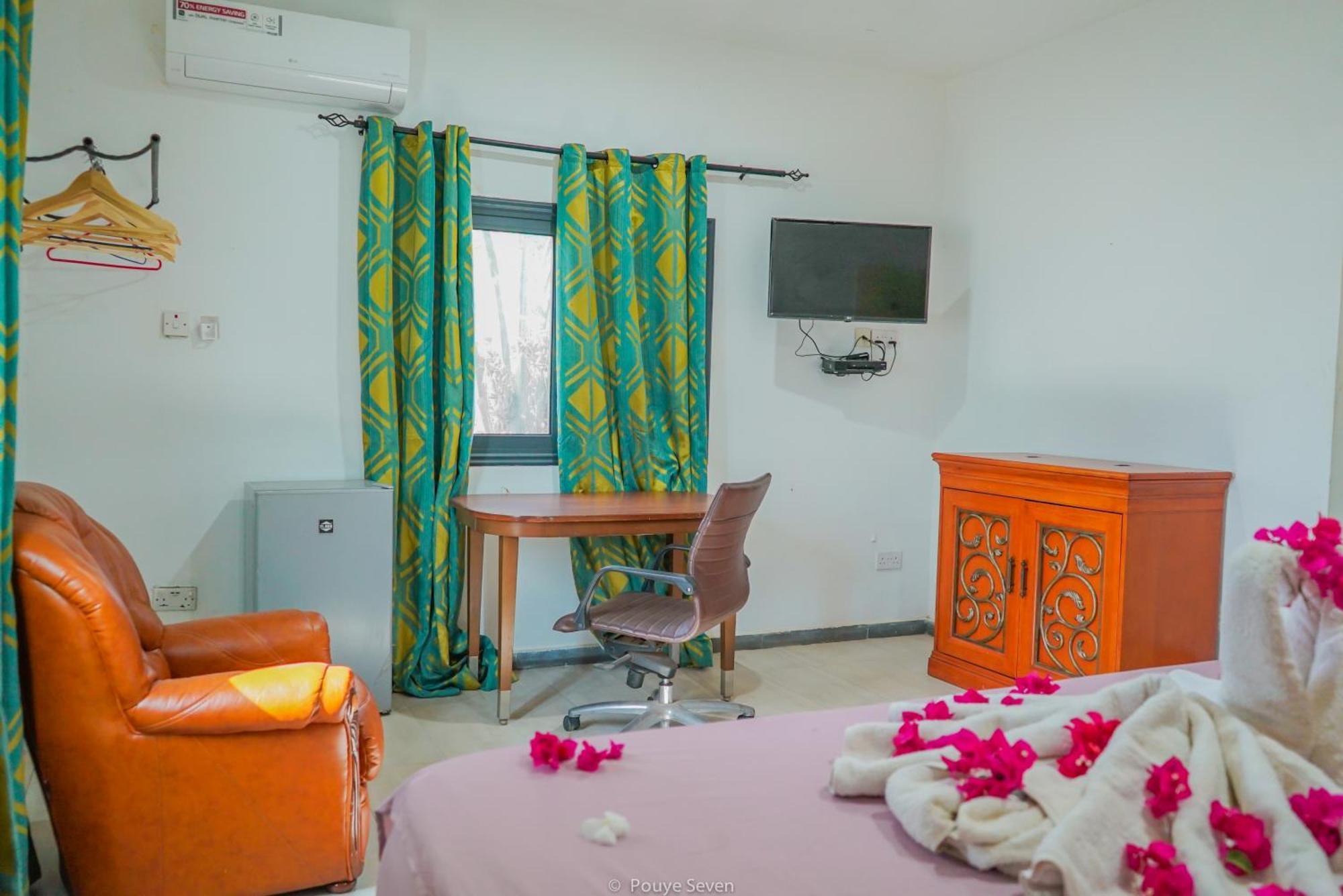 Mgm Apartments Gambia Kololi Ngoại thất bức ảnh